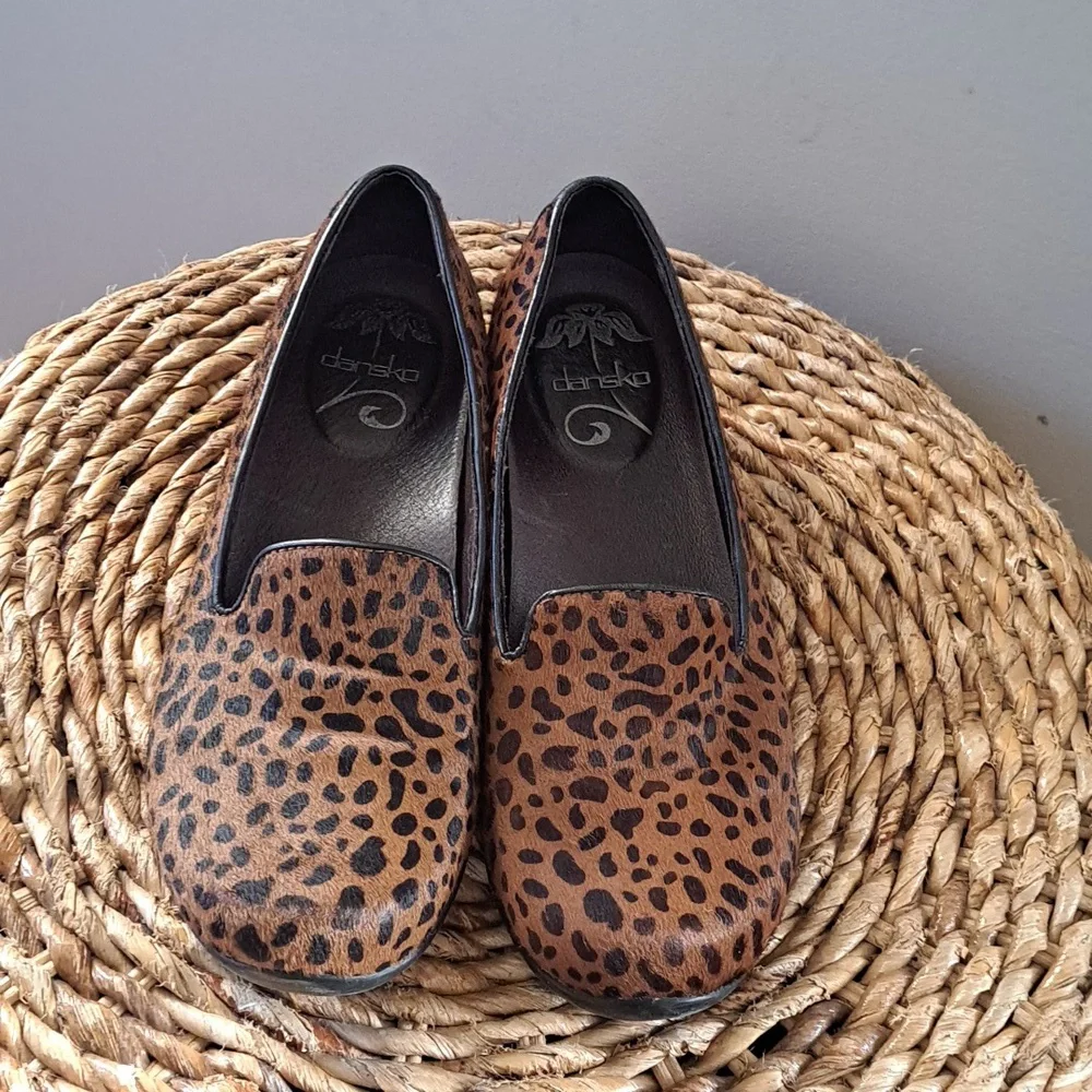 Dansko Womens Olivia Cheetah Print Calf Hair Low Clog Slip On Flats EU37/US6.5-7